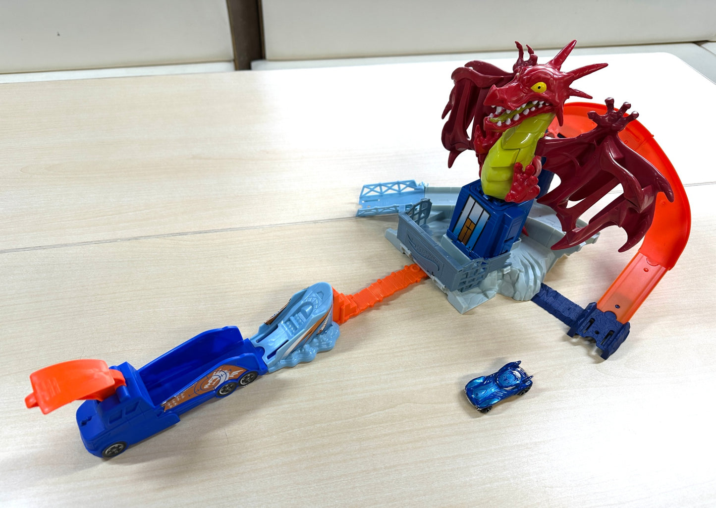 現状品 Hotwheels ホットウィール ドラゴンスマッシュ レール コース プレイセット ミニカーでドラゴン退治!? 11/14