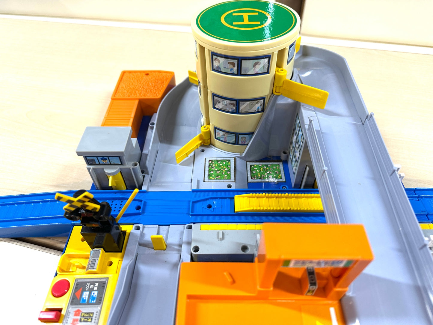 現状品 レールおまけ付き TAKARA TOMY トミカと遊ぼう! オート踏切ステーション プラレール 9/30