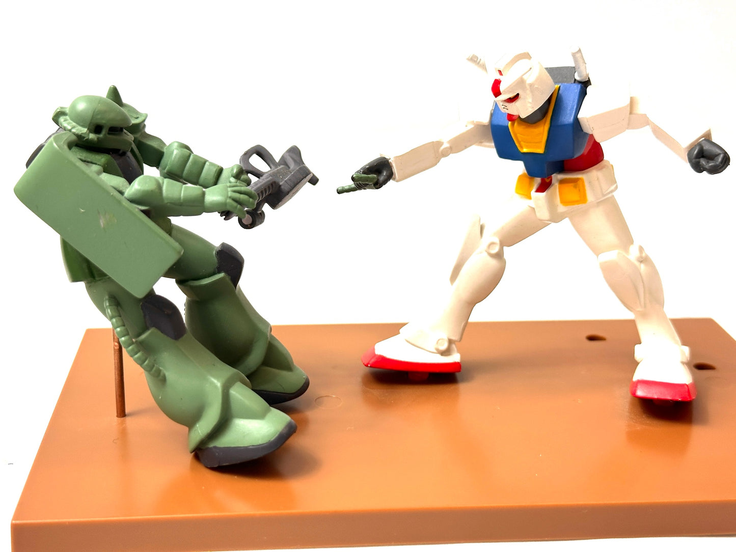 現状品 機動戦士ガンダム DX アグレッシブポーズ フィギュア シャア専用ザクII  ジオラマフィギュア ガンダムVS量産型ザク 11/12