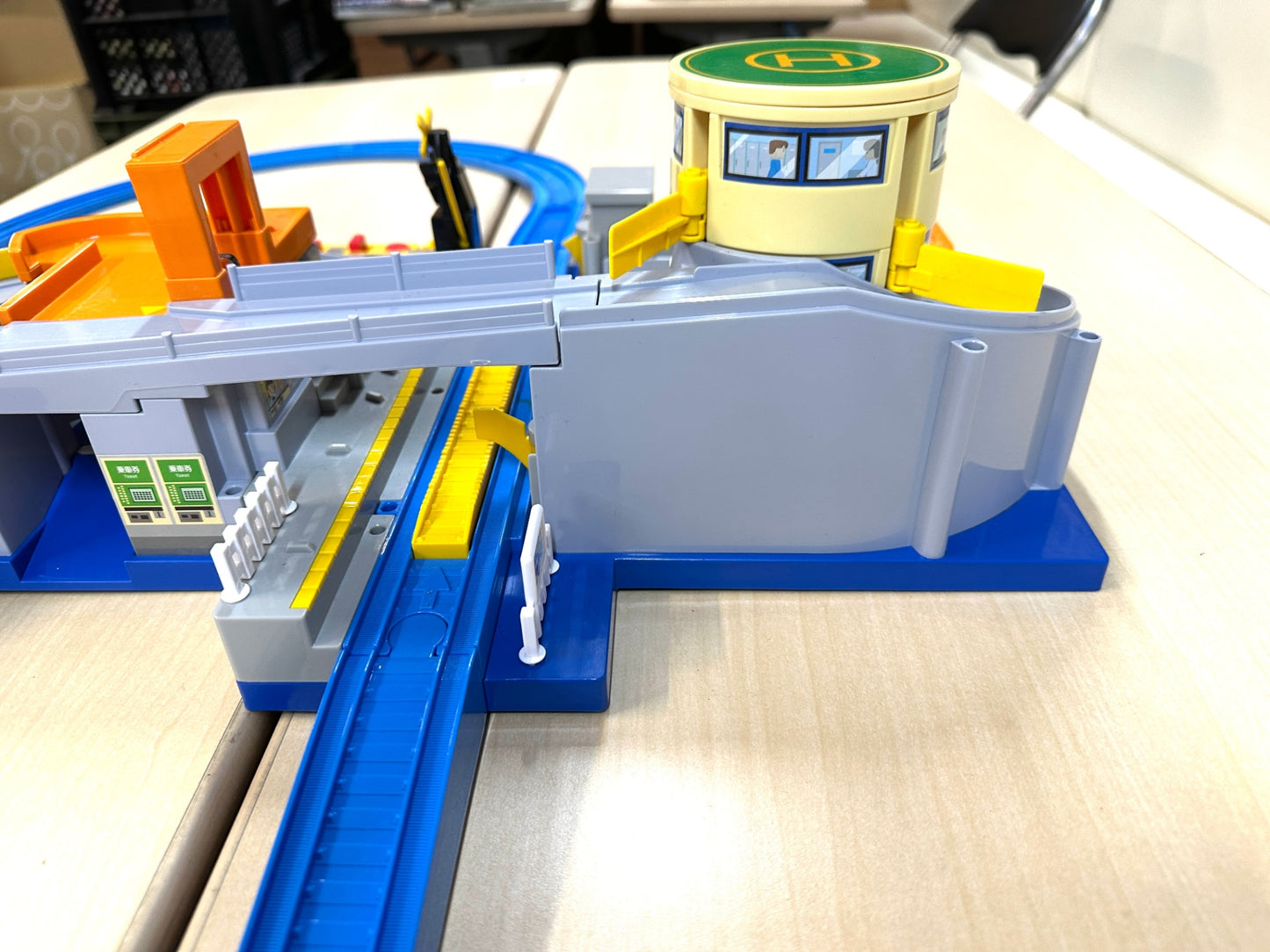 現状品 レールおまけ付き TAKARA TOMY トミカと遊ぼう! オート踏切ステーション プラレール 9/30