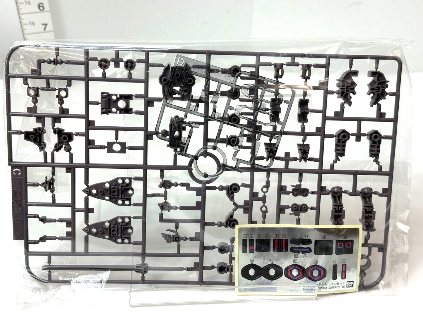 未組立品 説明書なし HG 機動戦士ガンダム 水星の魔女 ガンダムシュバルゼッテ 1/144スケール 色分け済みプラモデル BANDAI 8/5