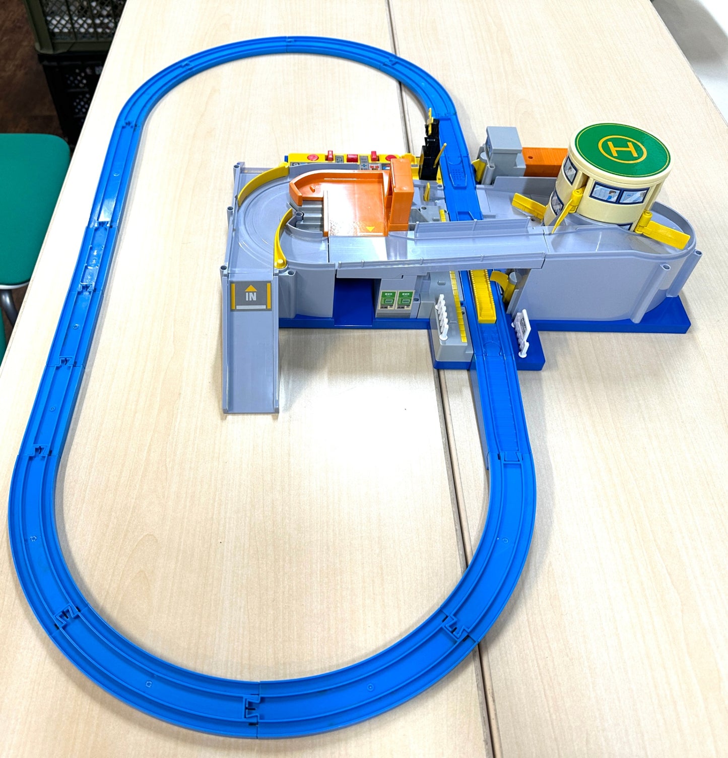 現状品 レールおまけ付き TAKARA TOMY トミカと遊ぼう! オート踏切ステーション プラレール 9/30
